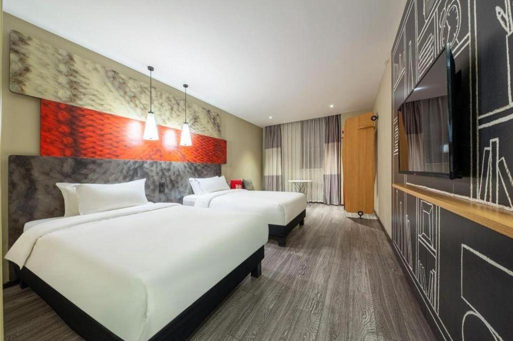 Ibis Nanchang Zhongshan Road Pedestrian Street Hotel Bagian luar foto